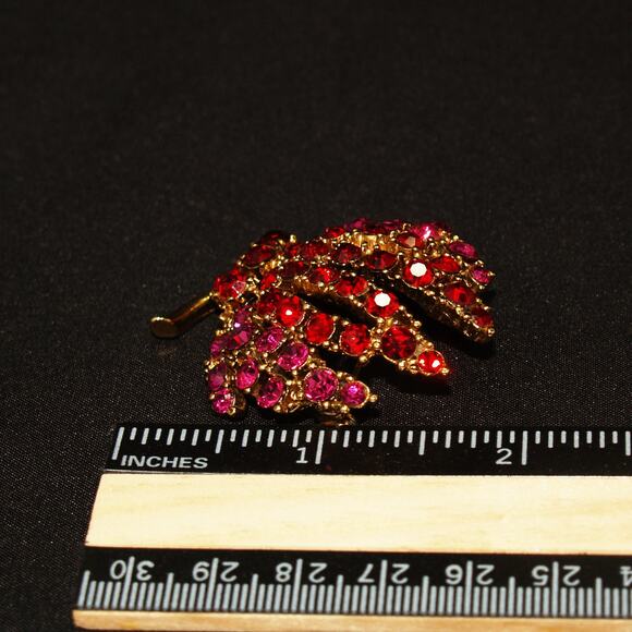 Vintage Floral Red Pink Rhinestone Brooch, Gold Tone, 1990s Jewelry - Picture 4 of 8